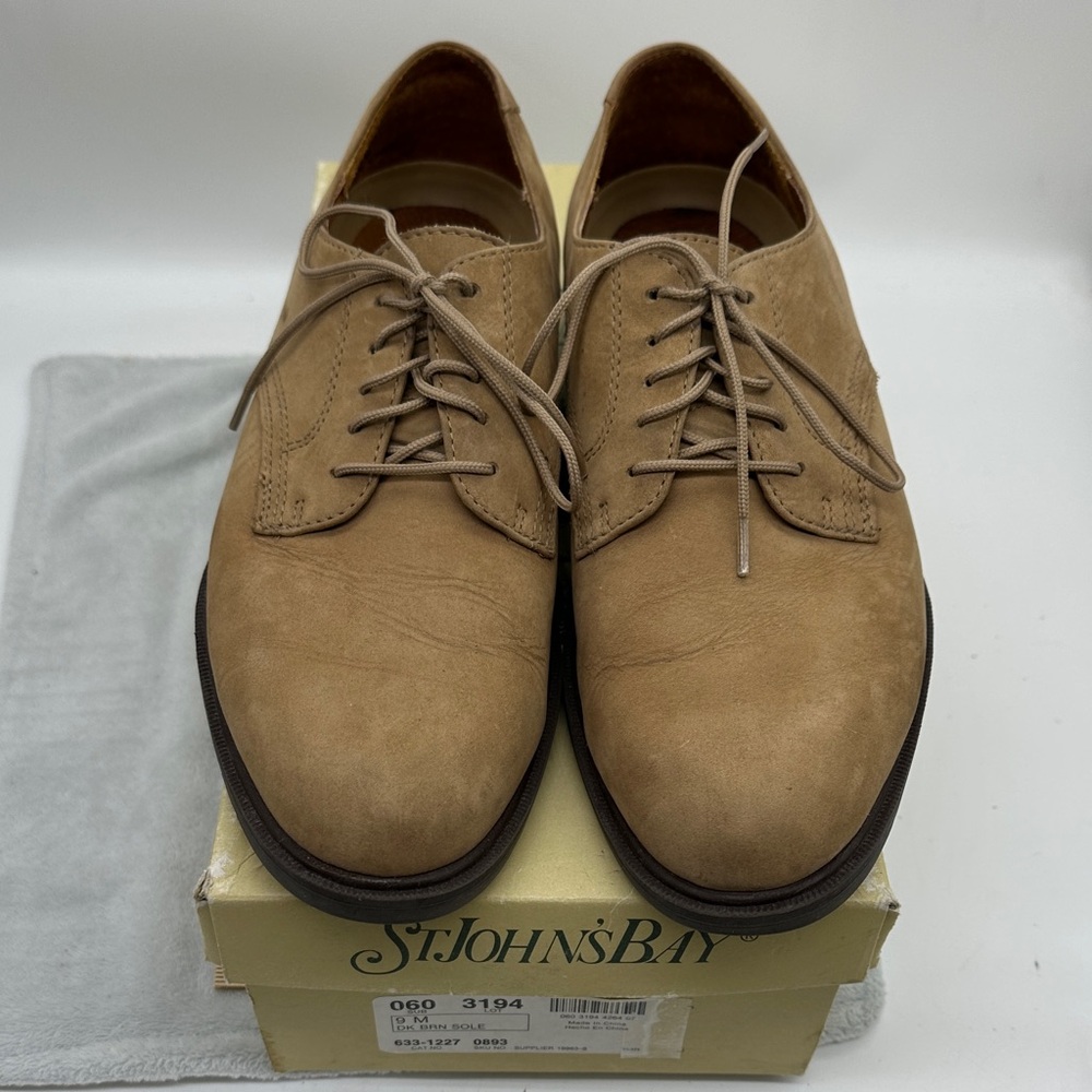 St. John’s Bay Men’s 9M Light Brown Upper & Dark Brown Soles Oxfords Leather